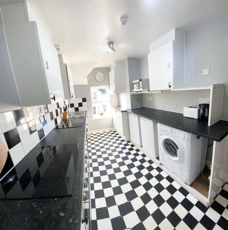 Cloud9 Guest House - By Coastline Retreats - Newly Renovated, Beautiful Ensuite Rooms Near Seafront In Town Centre, Netflix, Superfast Wifi, Communal Kitchen Μπόρνμουθ Εξωτερικό φωτογραφία