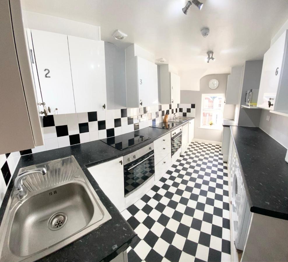 Cloud9 Guest House - By Coastline Retreats - Newly Renovated, Beautiful Ensuite Rooms Near Seafront In Town Centre, Netflix, Superfast Wifi, Communal Kitchen Μπόρνμουθ Εξωτερικό φωτογραφία