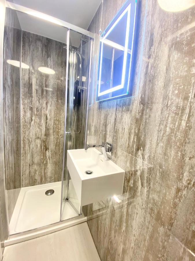 Cloud9 Guest House - By Coastline Retreats - Newly Renovated, Beautiful Ensuite Rooms Near Seafront In Town Centre, Netflix, Superfast Wifi, Communal Kitchen Μπόρνμουθ Εξωτερικό φωτογραφία