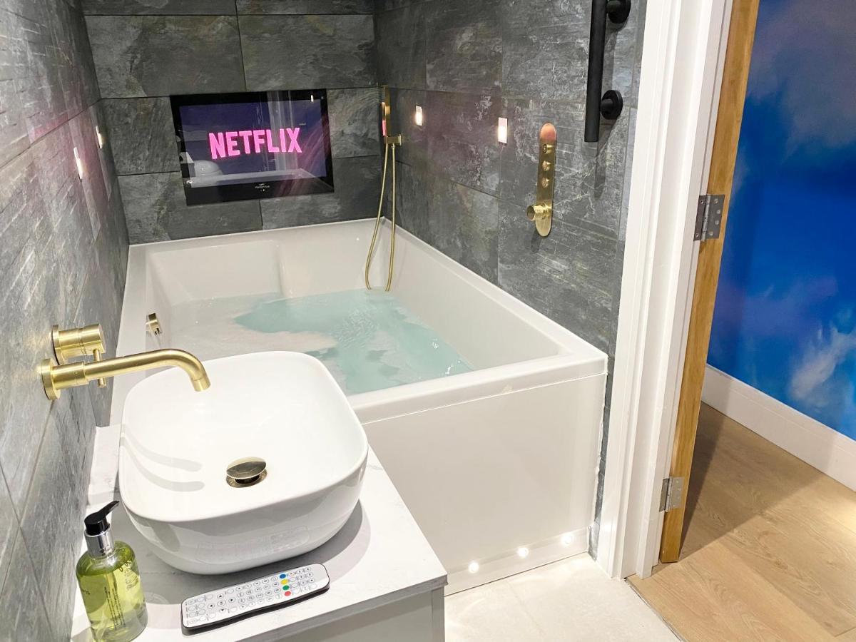 Cloud9 Guest House - By Coastline Retreats - Newly Renovated, Beautiful Ensuite Rooms Near Seafront In Town Centre, Netflix, Superfast Wifi, Communal Kitchen Μπόρνμουθ Εξωτερικό φωτογραφία