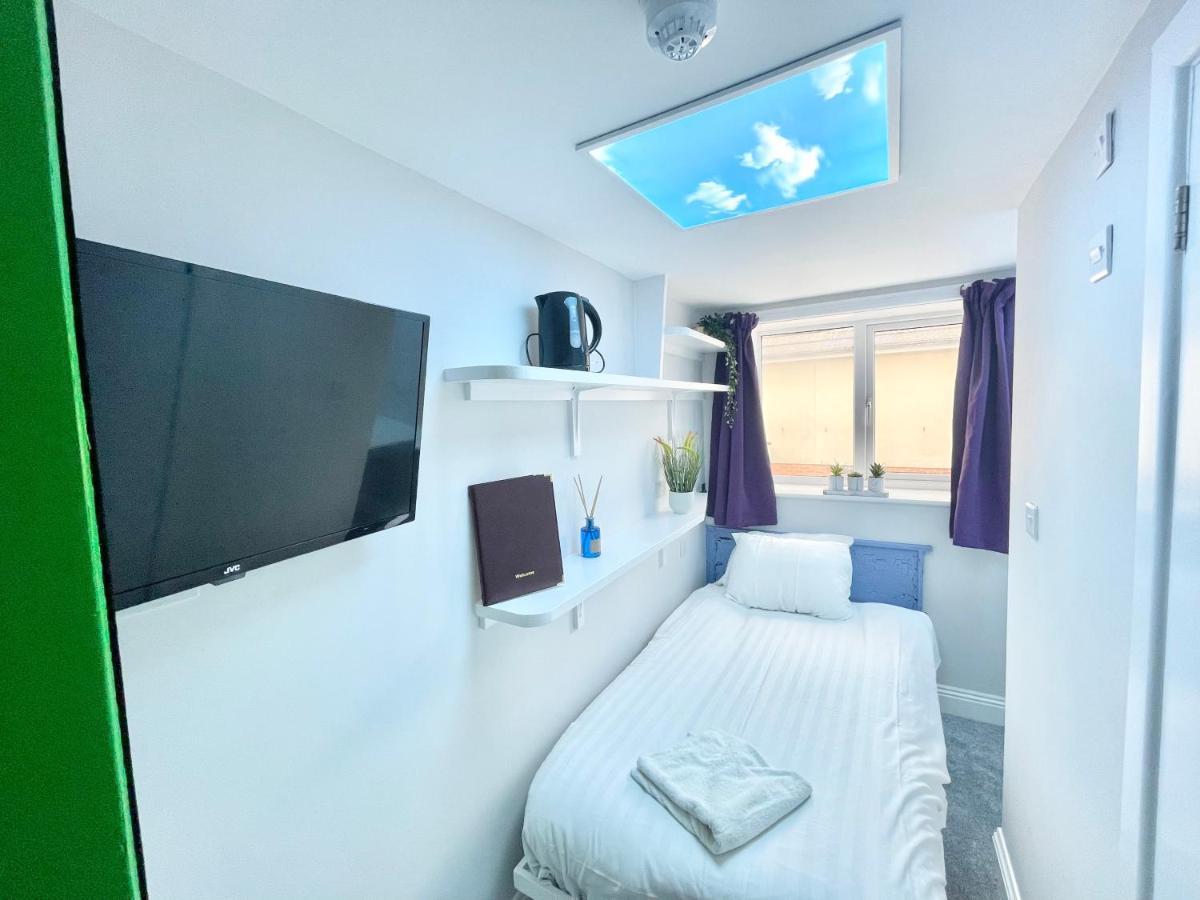 Cloud9 Guest House - By Coastline Retreats - Newly Renovated, Beautiful Ensuite Rooms Near Seafront In Town Centre, Netflix, Superfast Wifi, Communal Kitchen Μπόρνμουθ Εξωτερικό φωτογραφία